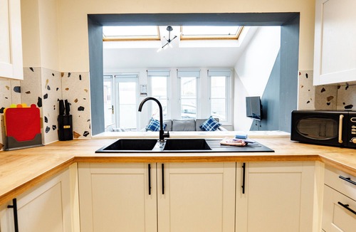 Gloucester House | Gloucester Kingsholm 6 Bedrooms