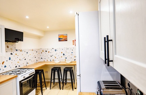 Gloucester House | Gloucester Kingsholm 6 Bedrooms