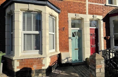 Horfield House | Gloucester Rd 2 mins away - Fab, trendy house