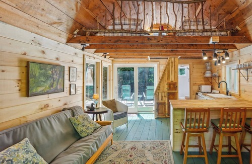 Gloversville Apartment | Gloversville Retreat with Patio & Lake Access!