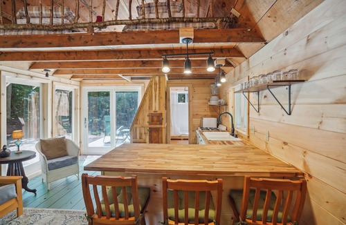 Gloversville Apartment | Gloversville Retreat with Patio & Lake Access!