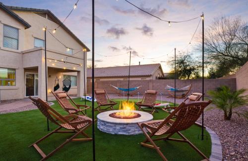 Casa Grande Villa | Glow and Go Heated Pool, Spa, Mini Golf, Fire Pit