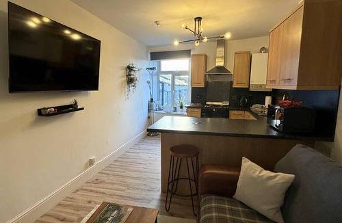 Lampeter Apartment | Glow Stay