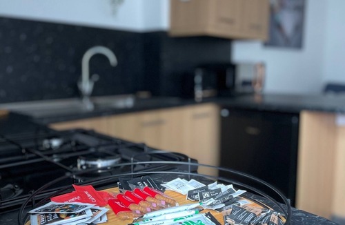 Lampeter Apartment | Glow Stay