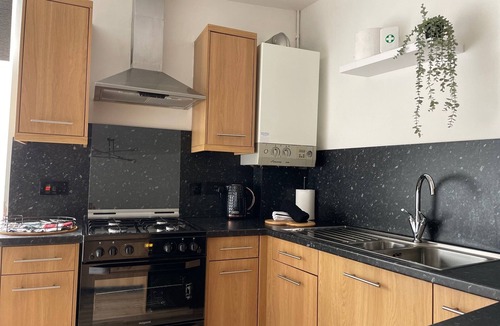 Lampeter Apartment | Glow Stay