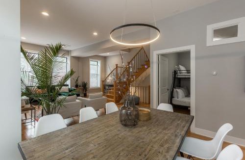Old Town Apartment | Go Grand in This Massive Old Town Mansion - Sleeps 22! apts