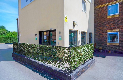 Quedgeley Apartment | GO2 Gloucester Hotel by OYO | Standard Twin