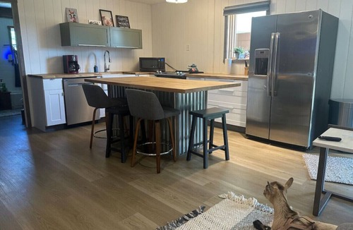 Heltonville Cottage | Goat Cottage at Donkeytown