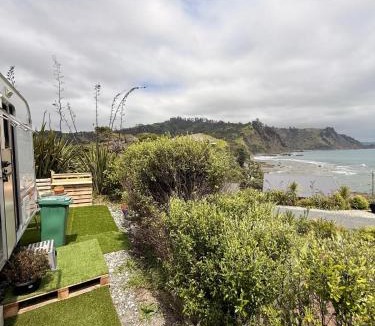 Leigh Other | Goat-Island Beach front get-away