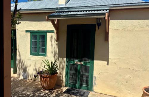 Tanunda Cabin | Goat Square House - Historic Row Cottages