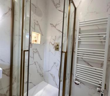 Findon House | Goatchers Cottage & Goatchers Studio