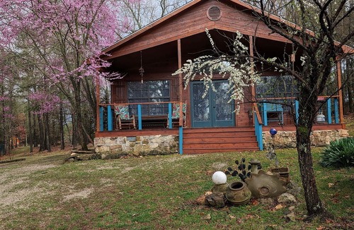 Eureka Springs Cabin | Goats! 85" TV, Nintendo, Billiard Table .Rest, Relax, Game On! Free 4th Night!