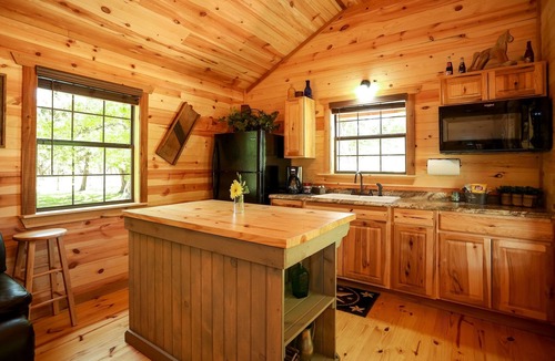 Fredericksburg House | God's Country Cabins- Grace I Peaceful Cabin