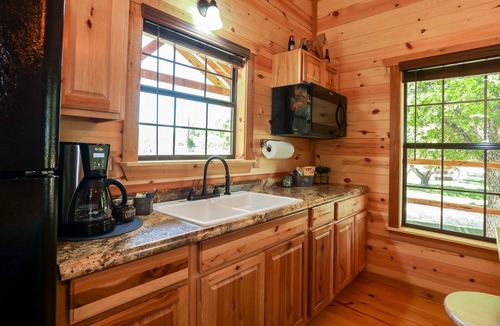 Fredericksburg House | God's Country Cabins- Grace I Peaceful Cabin