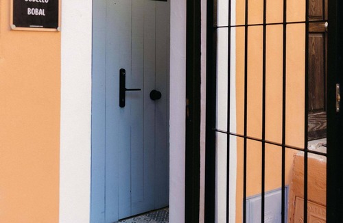 Old Town Apartment | Godello Harbor's Light