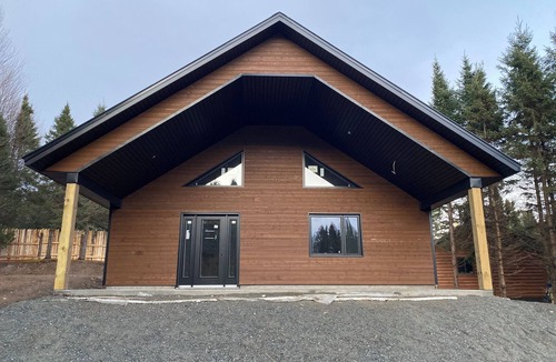 Saint-Luc-de-Bellechasse Ski Chalet | Godendard SPA privé/Foyer 2 chambres 6 pers