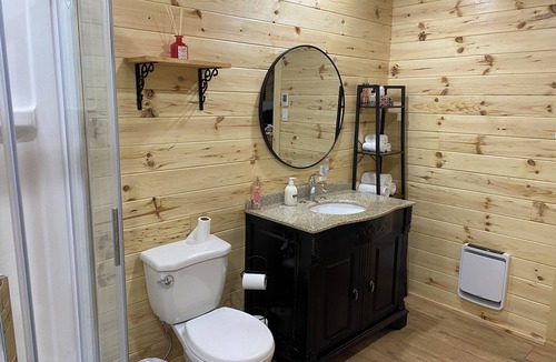Saint-Luc-de-Bellechasse Ski Chalet | Godendard SPA privé/Foyer 2 chambres 6 pers