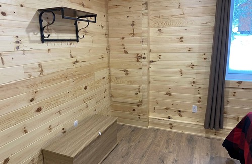 Saint-Luc-de-Bellechasse Ski Chalet | Godendard SPA privé/Foyer 2 chambres 6 pers