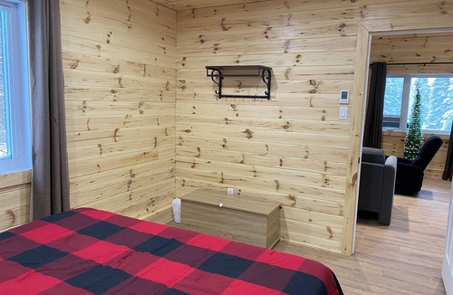 Saint-Luc-de-Bellechasse Ski Chalet | Godendard SPA privé/Foyer 2 chambres 6 pers