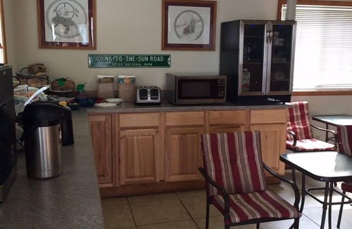 Browning Hotel | Going-To-The-Sun Inn & Suites