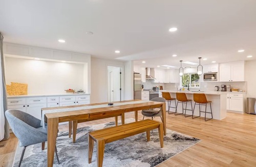 Gold Bar House | Gold Bar Basecamp – Modern and spacious riverfront home w/hot tub