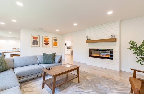 Gold Bar House | Gold Bar Basecamp – Modern and spacious riverfront home w/hot tub