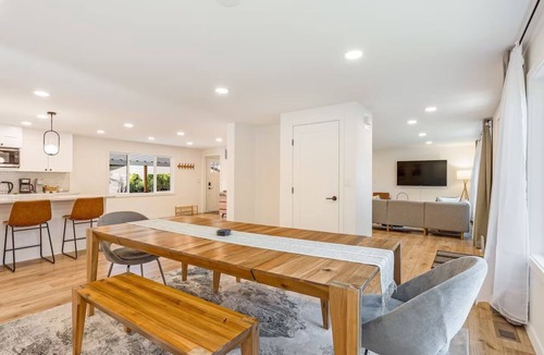 Gold Bar House | Gold Bar Basecamp – Modern and spacious riverfront home w/hot tub