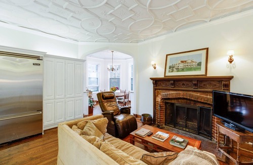 Centre Island House | Gold Coast Estate - Island Centre