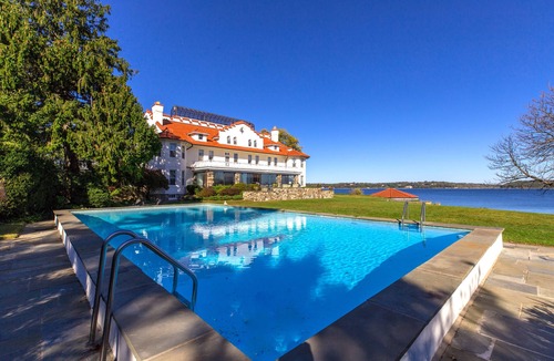 Centre Island House | Gold Coast Estate - Island Centre