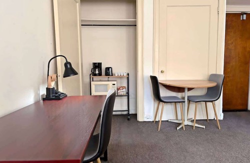 Gold Coast Apartment | Gold Coast Hideaway | Vintage & Inviting Studio