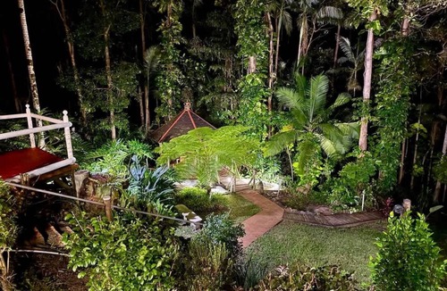 Bonogin House | Gold Coast Pet-friendly Nature House