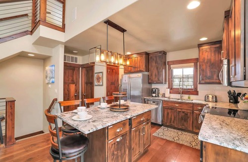 Tamarack Resort House | Gold Crest @ Tamarack Resort | Pet Friendly Trailside Ski In/Out | 3 Ensuites | Hot Tub + AC