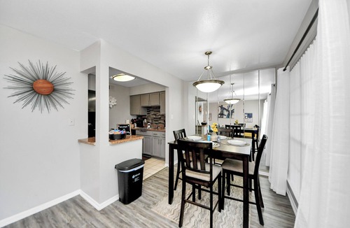 Houston Apartment | Gold cup,Wrk frm home,Galleria,NRG,Pool,Sleeps 7, Keyshia Cole, Russ