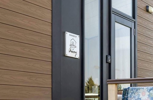 Ross Creek House | Gold Meadows by Tiny Away