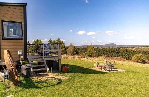 Ross Creek House | Gold Meadows by Tiny Away