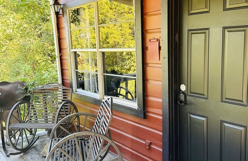 Canton Cabin | Gold Panner's Bunkhouse Sleeps 2 With King Size Bed