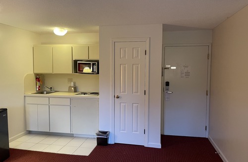 Conning Towers Nautilus Park Hotel | Gold Star Inn & Suites