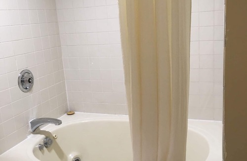 Conning Towers Nautilus Park Hotel | Gold Star Inn & Suites