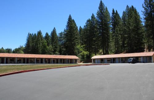 Apple Hill Hotel | Gold Trail Motor Lodge