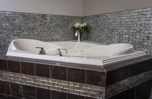 Bartlett Hotel | Golden Apple Inn