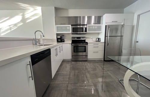 Sunny Isles Beach Condo | Golden Bay 608,