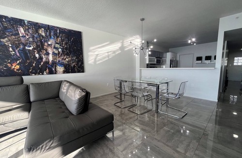 Sunny Isles Beach Condo | Golden Bay 608,