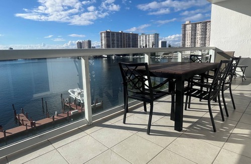 Sunny Isles Beach Condo | Golden Bay 608,