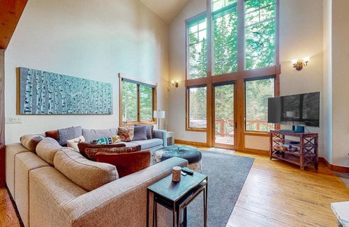 Crown House | Golden Crown Cabin