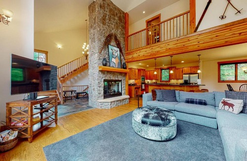Crown House | Golden Crown Cabin