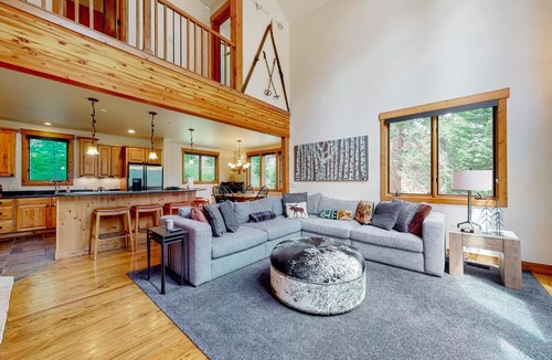 Crown House | Golden Crown Cabin