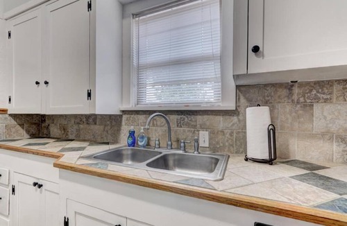 Asian District Apartment | Golden Dome Modern 1BR Near OCU-Fast Internet