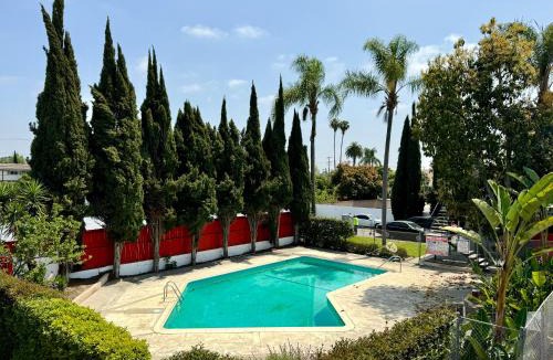 Downey Apartment | Golden Downey Designer Abode - Poolside Suite