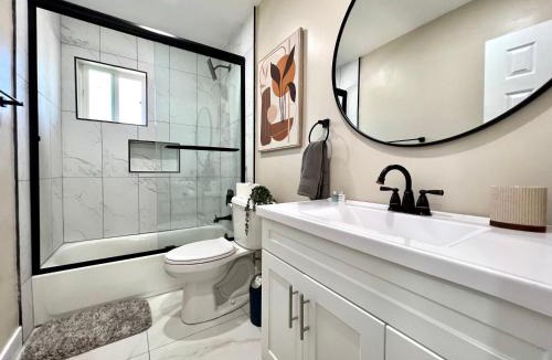 Downey Apartment | Golden Downey Designer Abode - Poolside Suite