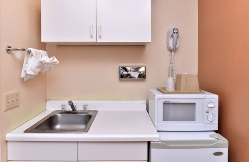 Dorris Hotel | Golden Eagle Motel